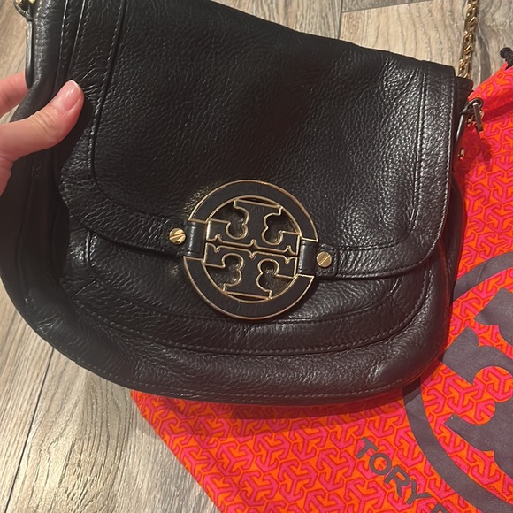 Great condition Tory Burch purse in black and gold detail/trim - Picture 3 of 16